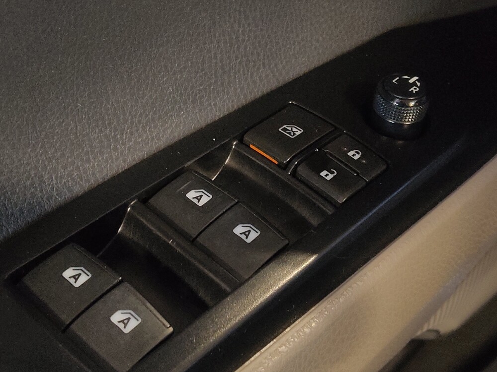 2018 Toyota Camry in Hialeah, FL 33014 - 18087484 27