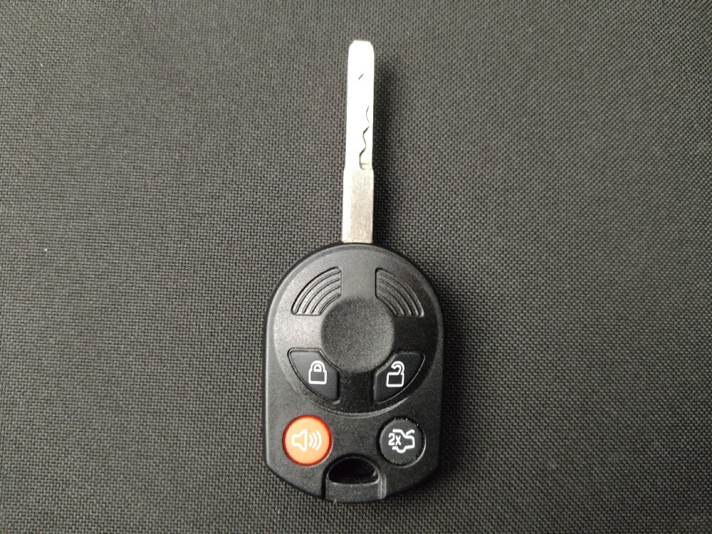 2018 Ford Focus in Houston, TX 77034 - 18087496 32