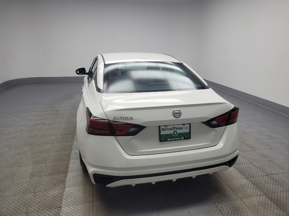 2019 Nissan Altima in Indianapolis, IN 46219 - 18087526 6