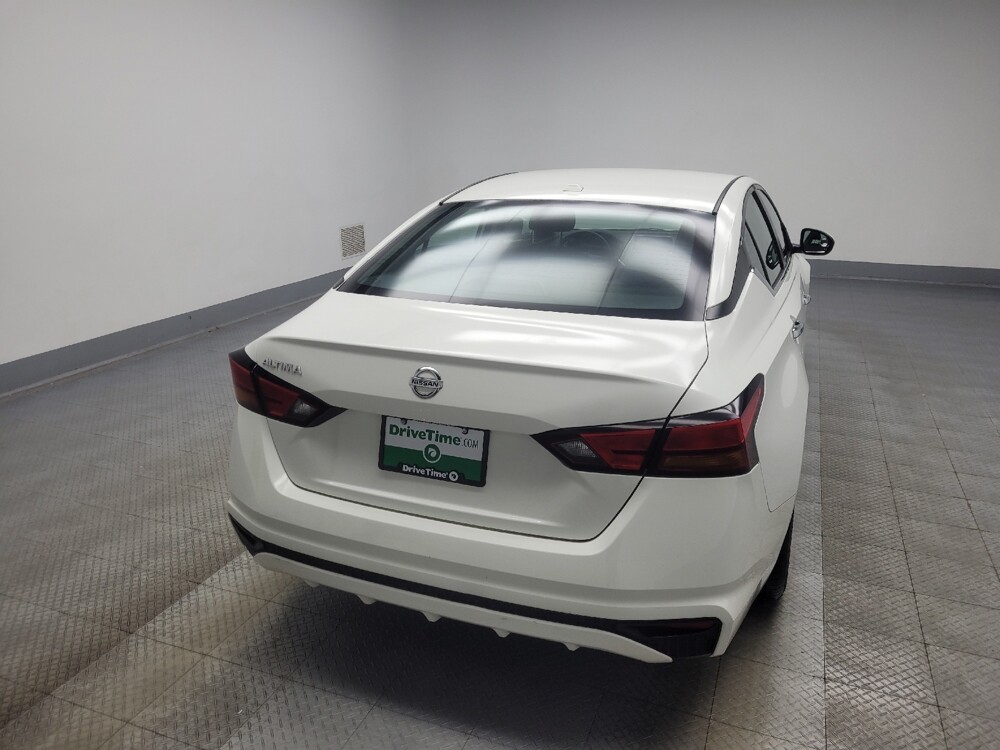 2019 Nissan Altima in Indianapolis, IN 46219 - 18087526 7