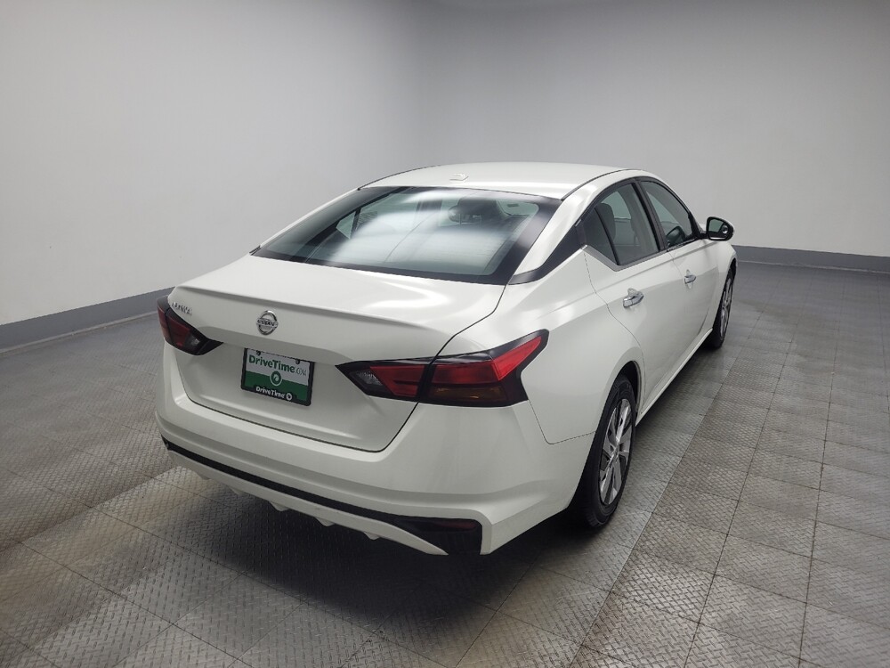 2019 Nissan Altima in Indianapolis, IN 46219 - 18087526 9