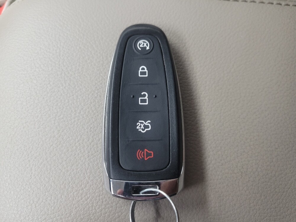 2016 Ford Escape in Indianapolis, IN 46219 - 18087528 32