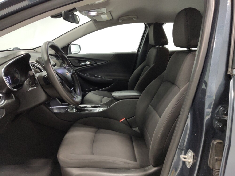 2019 Chevrolet Malibu in Columbus, OH 43228 - 18087576 17