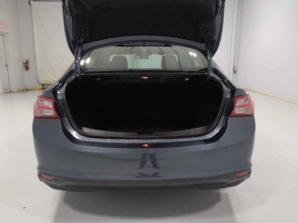 2019 Chevrolet Malibu in Columbus, OH 43228 - 18087576 29