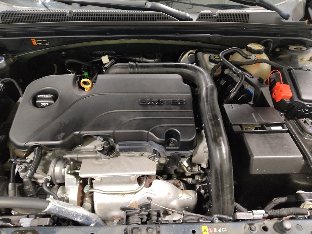 2019 Chevrolet Malibu in Columbus, OH 43228 - 18087576 30