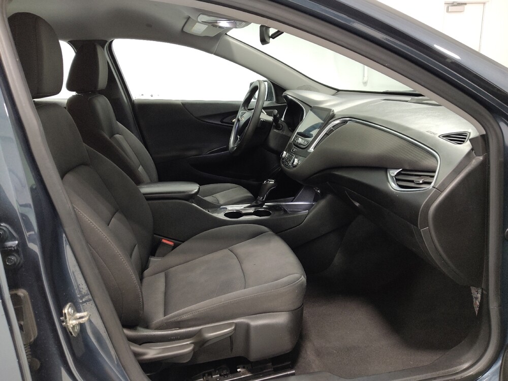 2019 Chevrolet Malibu in Columbus, OH 43228 - 18087576 21