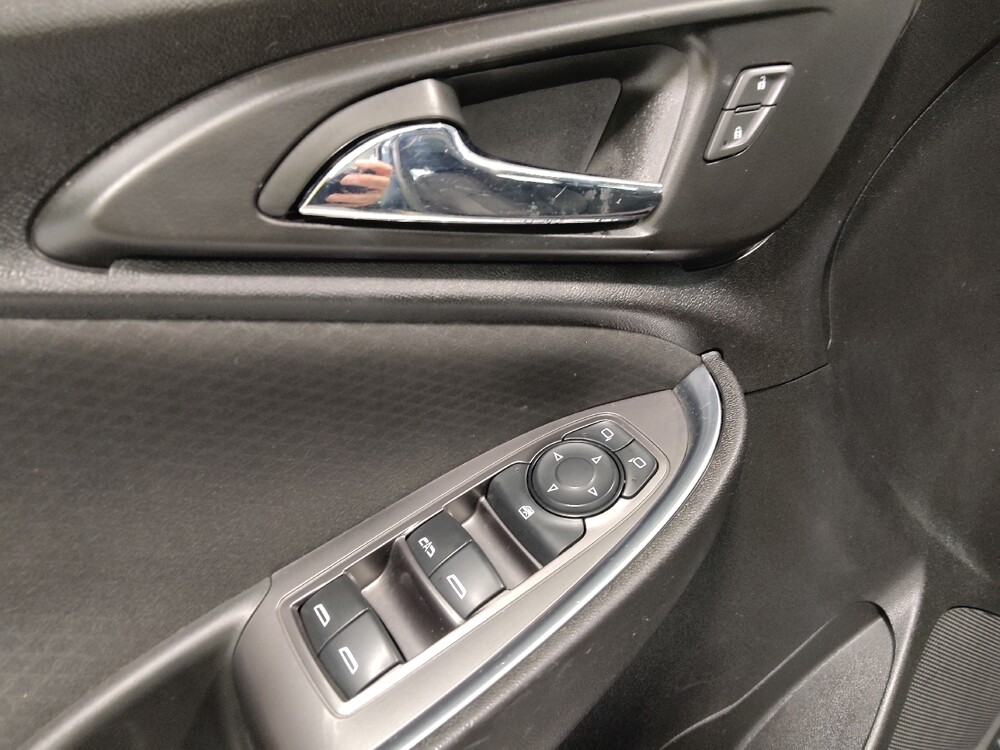 2019 Chevrolet Malibu in Columbus, OH 43228 - 18087576 27