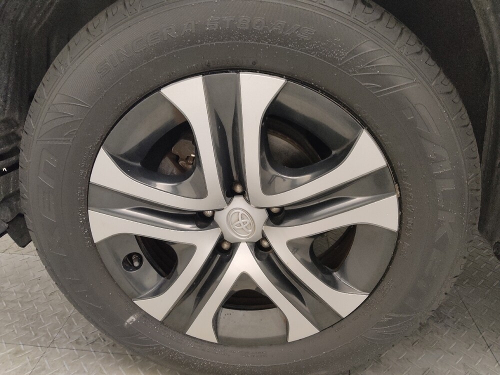 2018 Toyota RAV4 in Marietta, GA 30062 - 18087577 31