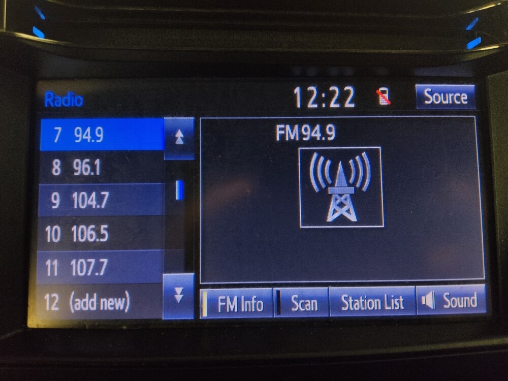 2018 Toyota RAV4 in Marietta, GA 30062 - 18087577 25