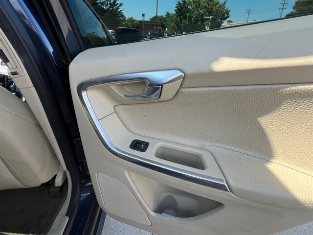 2014 Volvo XC60 in Greenville, SC 29607 - 18087604 19