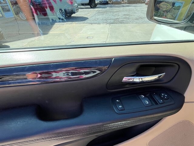 2013 Dodge Grand Caravan in Greenville, SC 29607 - 18087606 30