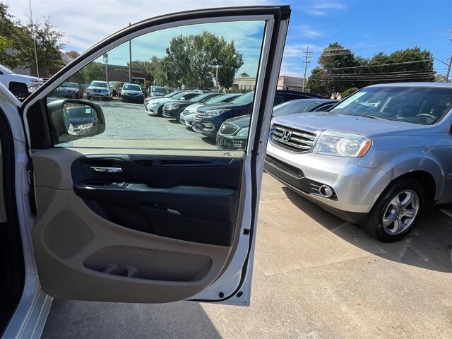 2013 Dodge Grand Caravan in Greenville, SC 29607 - 18087606 15