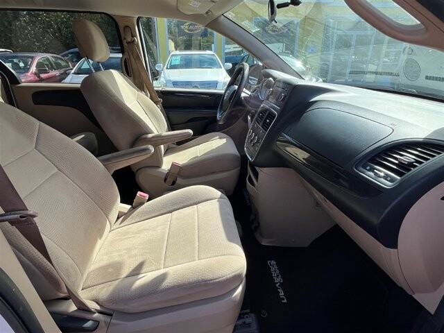 2013 Dodge Grand Caravan in Greenville, SC 29607 - 18087606 13