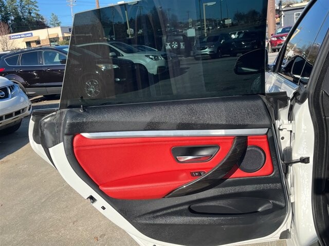 2017 BMW 330i Gran Turismo xDrive in Greenville, SC 29607 - 18087608 31