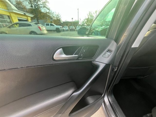 2015 Volkswagen Tiguan in Greenville, SC 29607 - 18087609 24