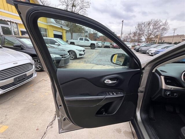 2016 Jeep Cherokee in Greenville, SC 29607 - 18087620 31