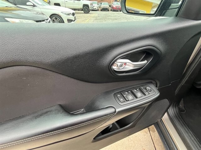 2016 Jeep Cherokee in Greenville, SC 29607 - 18087620 30