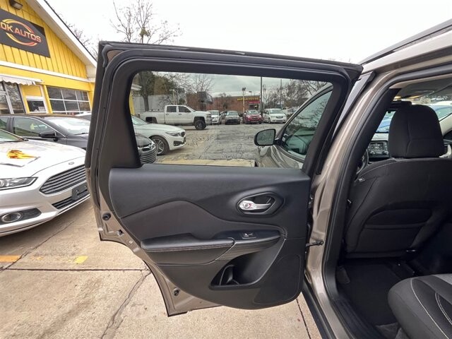 2016 Jeep Cherokee in Greenville, SC 29607 - 18087620 28