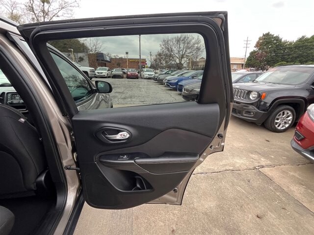 2016 Jeep Cherokee in Greenville, SC 29607 - 18087620 18