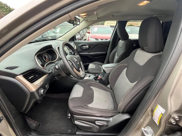 2016 Jeep Cherokee in Greenville, SC 29607 - 18087620 29