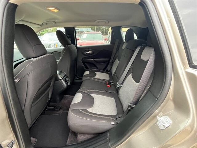 2016 Jeep Cherokee in Greenville, SC 29607 - 18087620 26