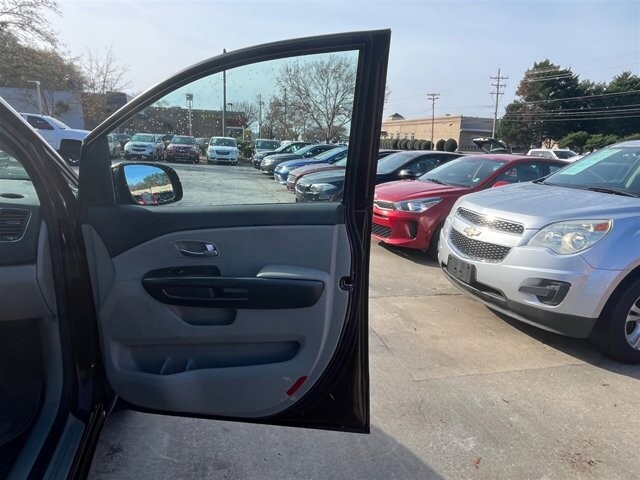 2017 Kia Sedona in Greenville, SC 29607 - 18087621 12