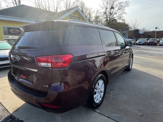 2017 Kia Sedona in Greenville, SC 29607 - 18087621 3
