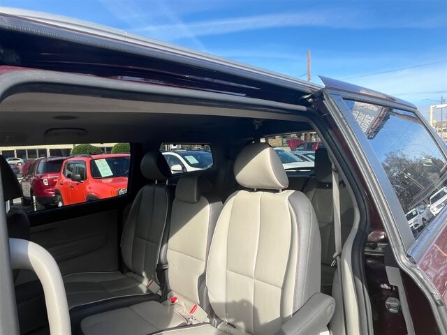 2017 Kia Sedona in Greenville, SC 29607 - 18087621 29