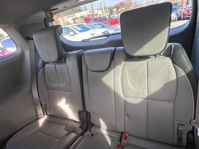 2017 Kia Sedona in Greenville, SC 29607 - 18087621 24