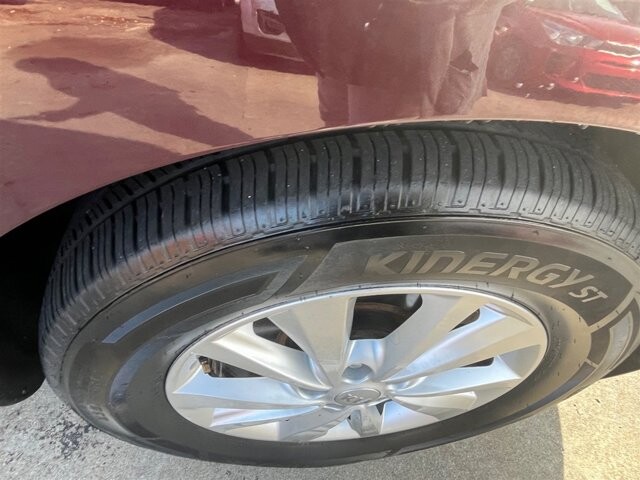 2017 Kia Sedona in Greenville, SC 29607 - 18087621 10