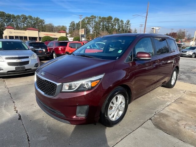 2017 Kia Sedona in Greenville, SC 29607 - 18087621 6
