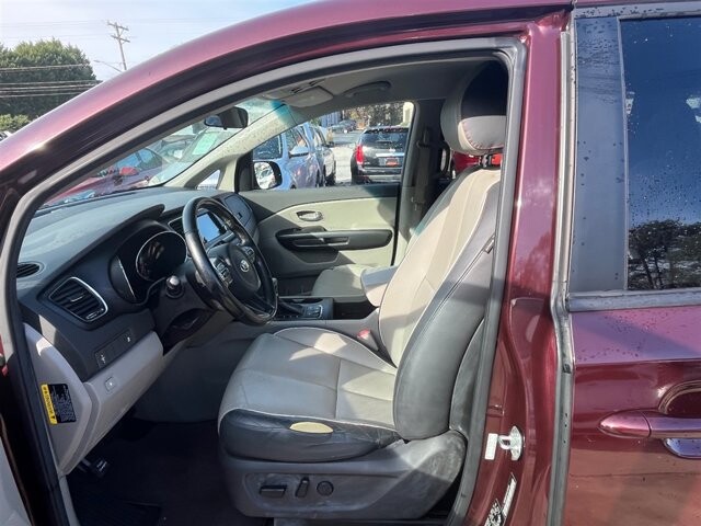 2017 Kia Sedona in Greenville, SC 29607 - 18087621 32