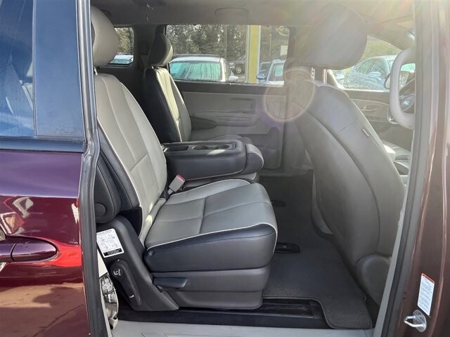 2017 Kia Sedona in Greenville, SC 29607 - 18087621 19