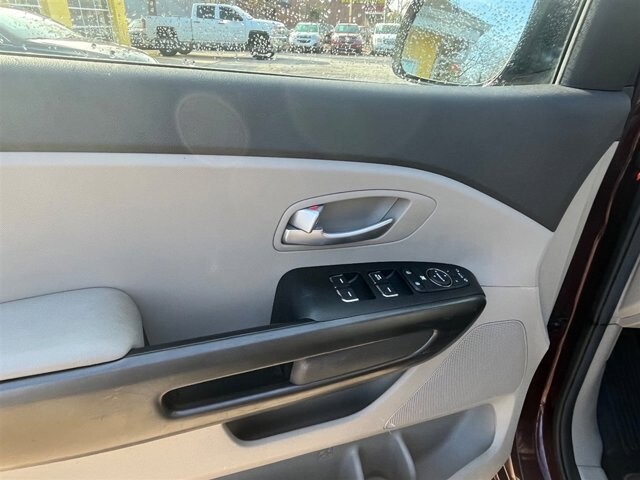 2017 Kia Sedona in Greenville, SC 29607 - 18087621 27