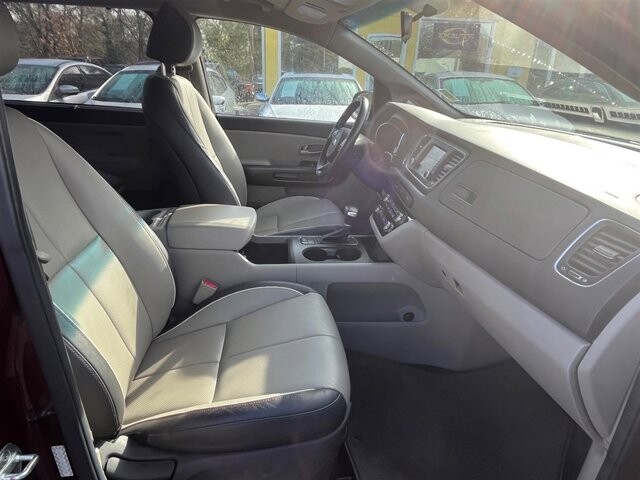 2017 Kia Sedona in Greenville, SC 29607 - 18087621 16
