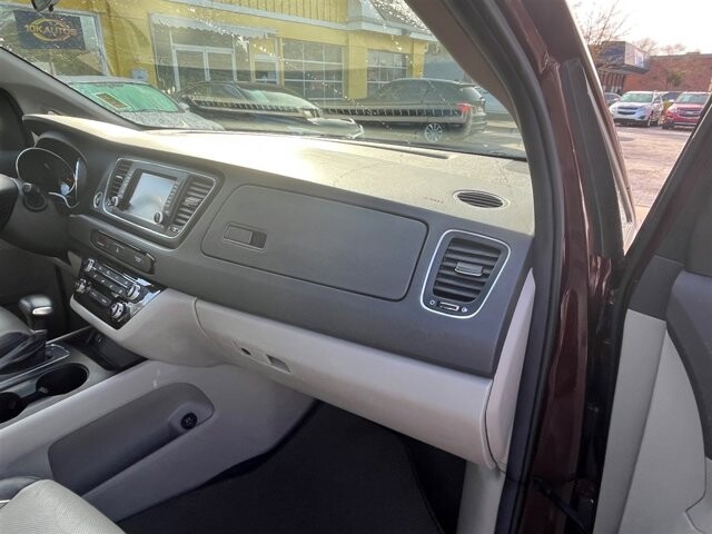 2017 Kia Sedona in Greenville, SC 29607 - 18087621 15