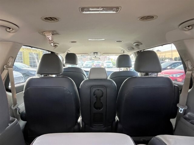 2017 Kia Sedona in Greenville, SC 29607 - 18087621 26