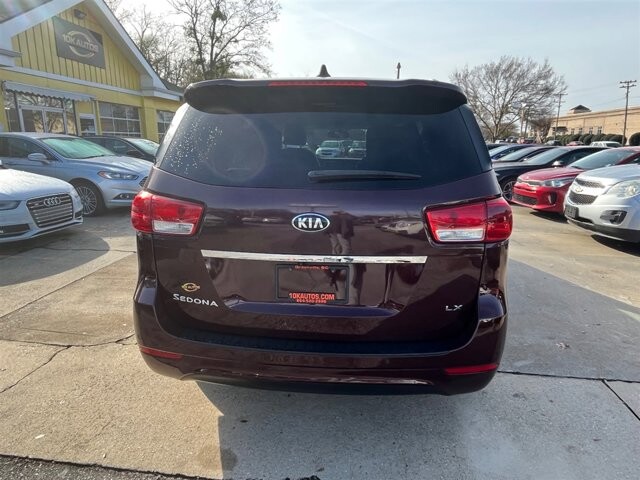 2017 Kia Sedona in Greenville, SC 29607 - 18087621 4