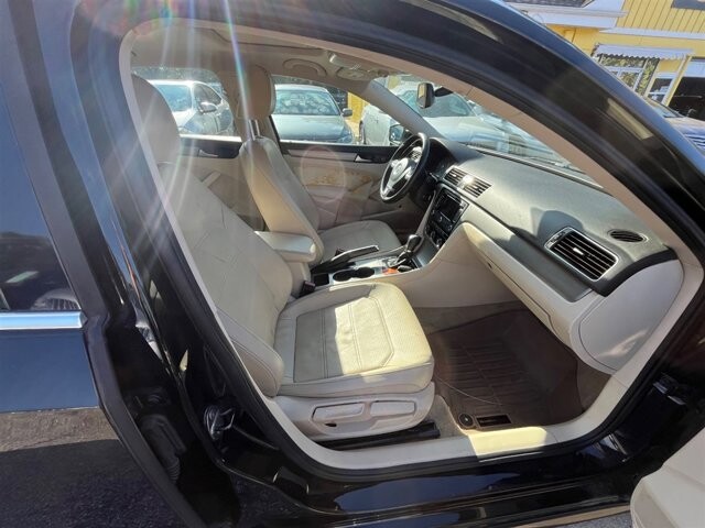 2014 Volkswagen Passat in Greenville, SC 29607 - 18087624 14