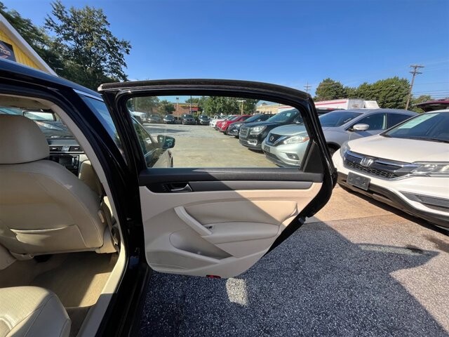 2014 Volkswagen Passat in Greenville, SC 29607 - 18087624 15