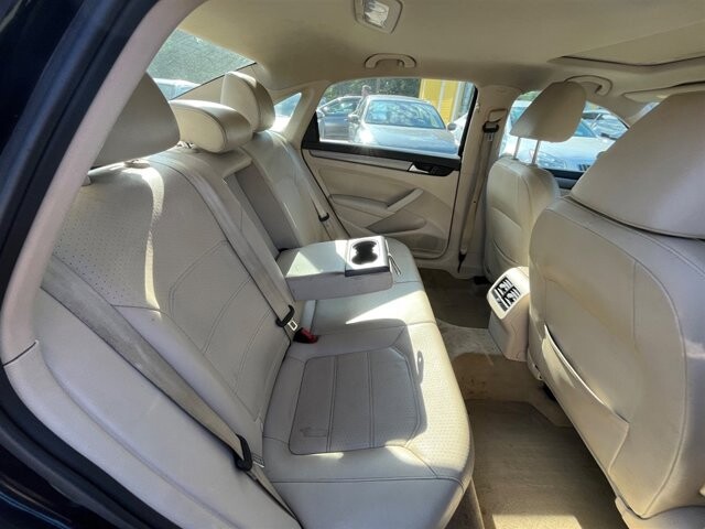 2014 Volkswagen Passat in Greenville, SC 29607 - 18087624 17