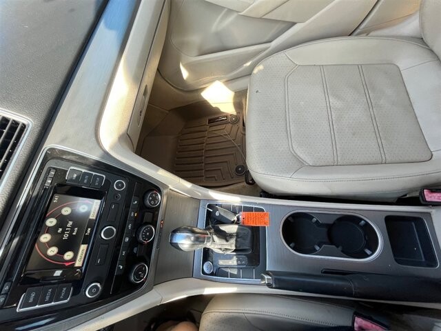 2014 Volkswagen Passat in Greenville, SC 29607 - 18087624 26