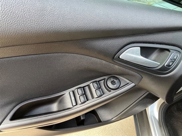2015 Ford Focus in Greenville, SC 29607 - 18087630 23