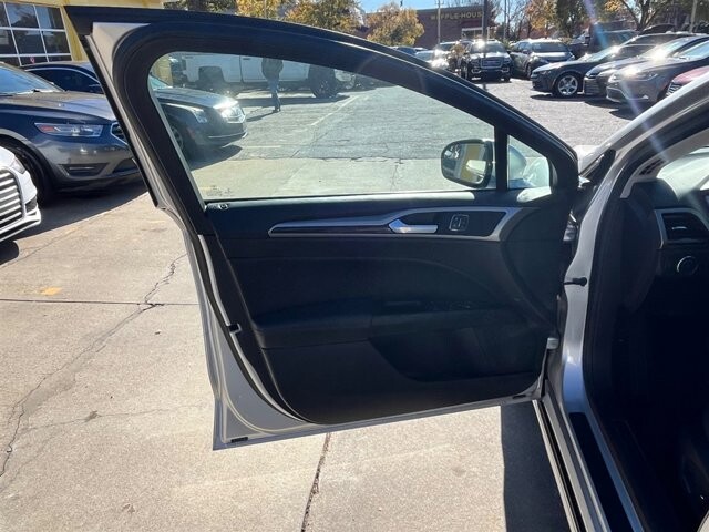 2014 Ford Fusion in Greenville, SC 29607 - 18087640 24