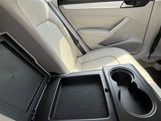 2013 Volkswagen Passat in Greenville, SC 29607 - 18087659 21