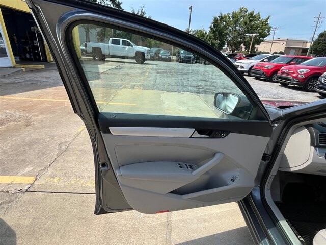 2013 Volkswagen Passat in Greenville, SC 29607 - 18087659 25