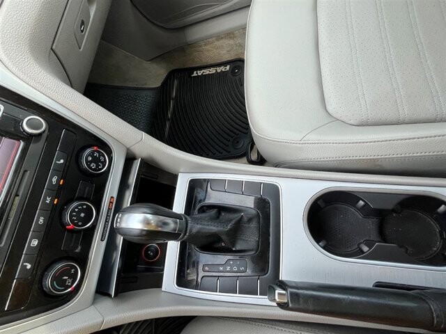 2013 Volkswagen Passat in Greenville, SC 29607 - 18087659 31