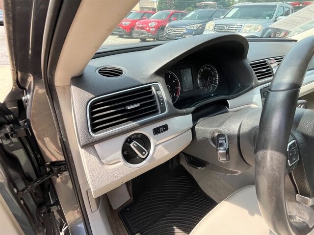 2013 Volkswagen Passat in Greenville, SC 29607 - 18087659 27