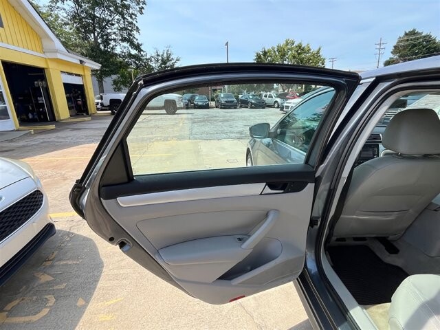 2013 Volkswagen Passat in Greenville, SC 29607 - 18087659 23