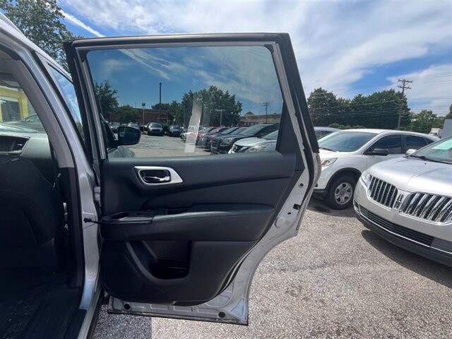2018 Nissan Pathfinder in Greenville, SC 29607 - 18087664 16